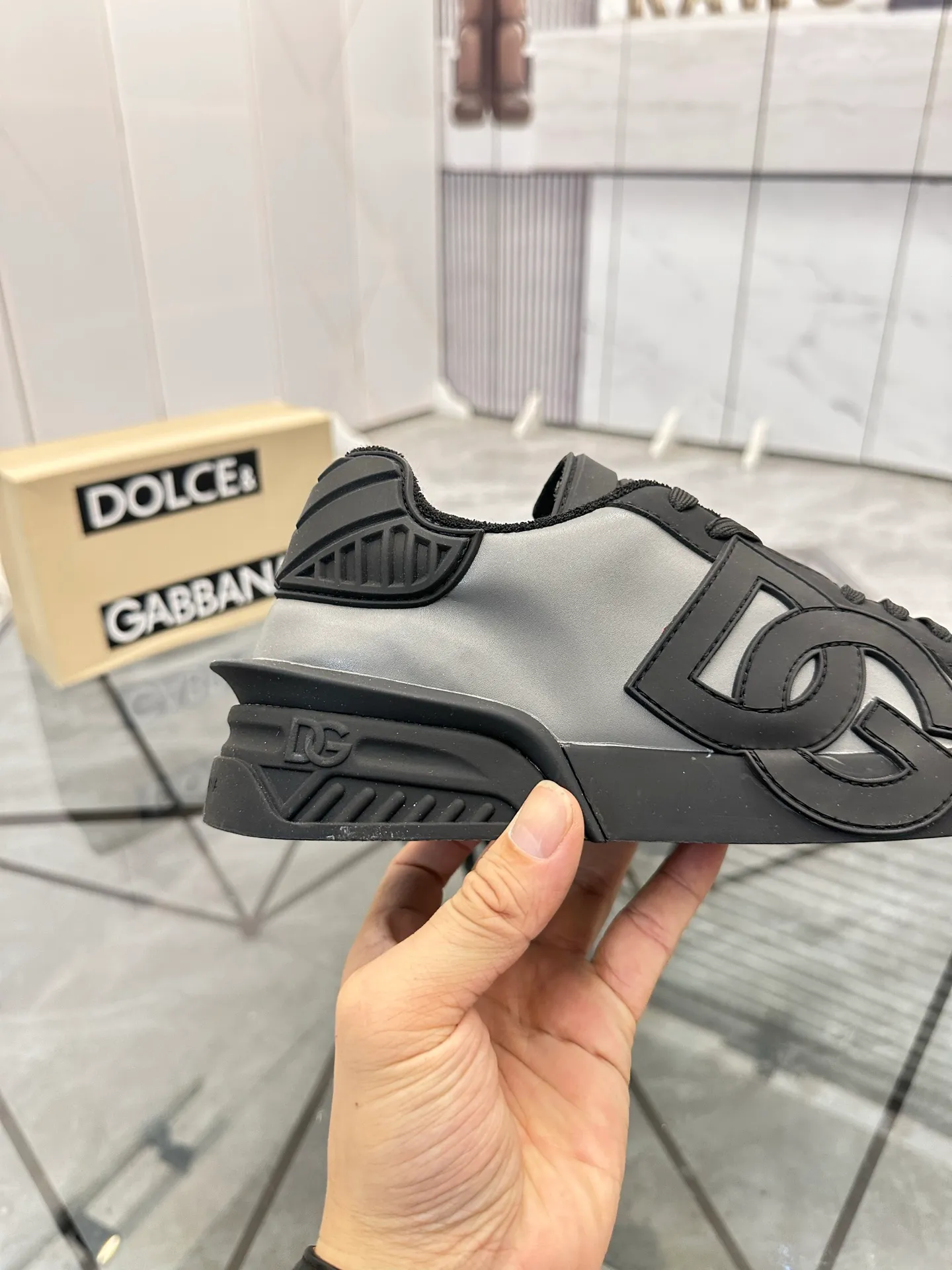 Men's shoes for sale 💰: 💰P500¥ Product trademark: DG* "Dolce & Gabbana*" low-cut casual shoes Regular size: 35-45 (can be customized to 46) Couple style Product material: imported silk leather upper, breathable lining, original outsole. Number: 803
